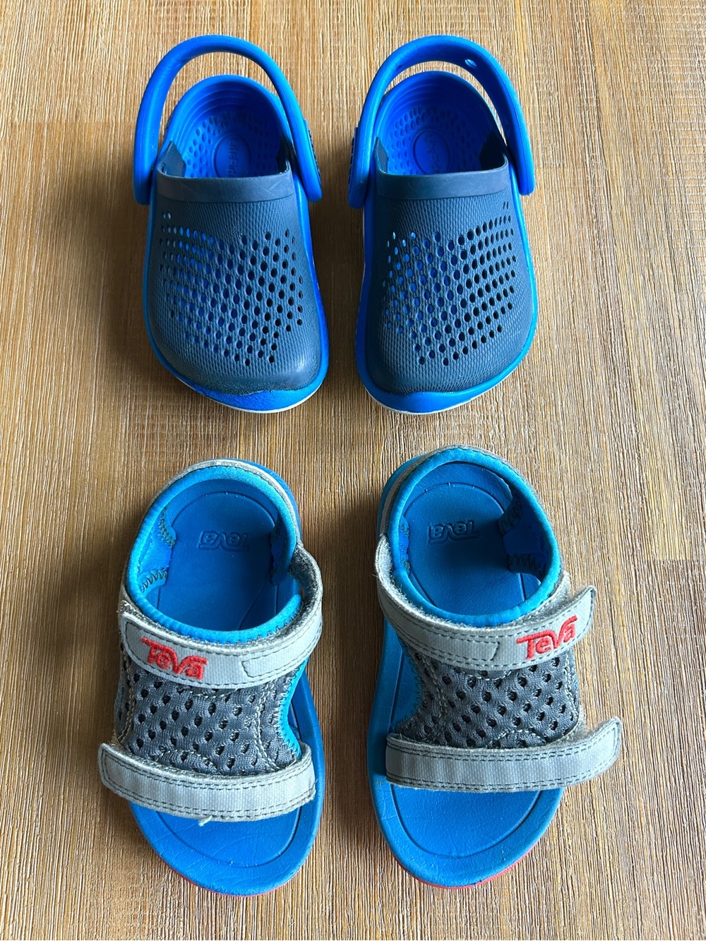 2 Pair of Toddler Boy Sandals, size 6. EUC